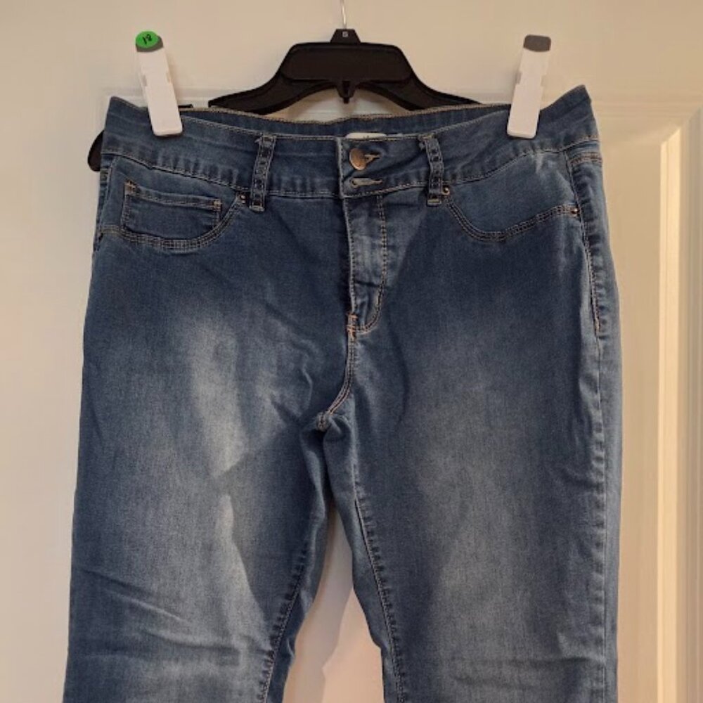 Royalty for me skinny capri jeans PRE-OWNED SIZE 12